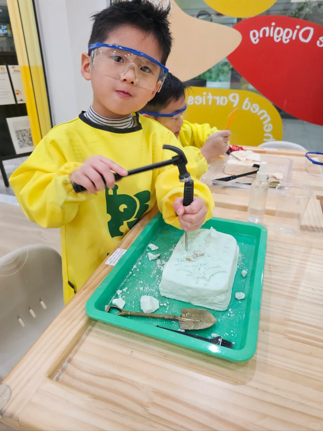 ??Richmond玩具体验馆敲敲敲恐龙