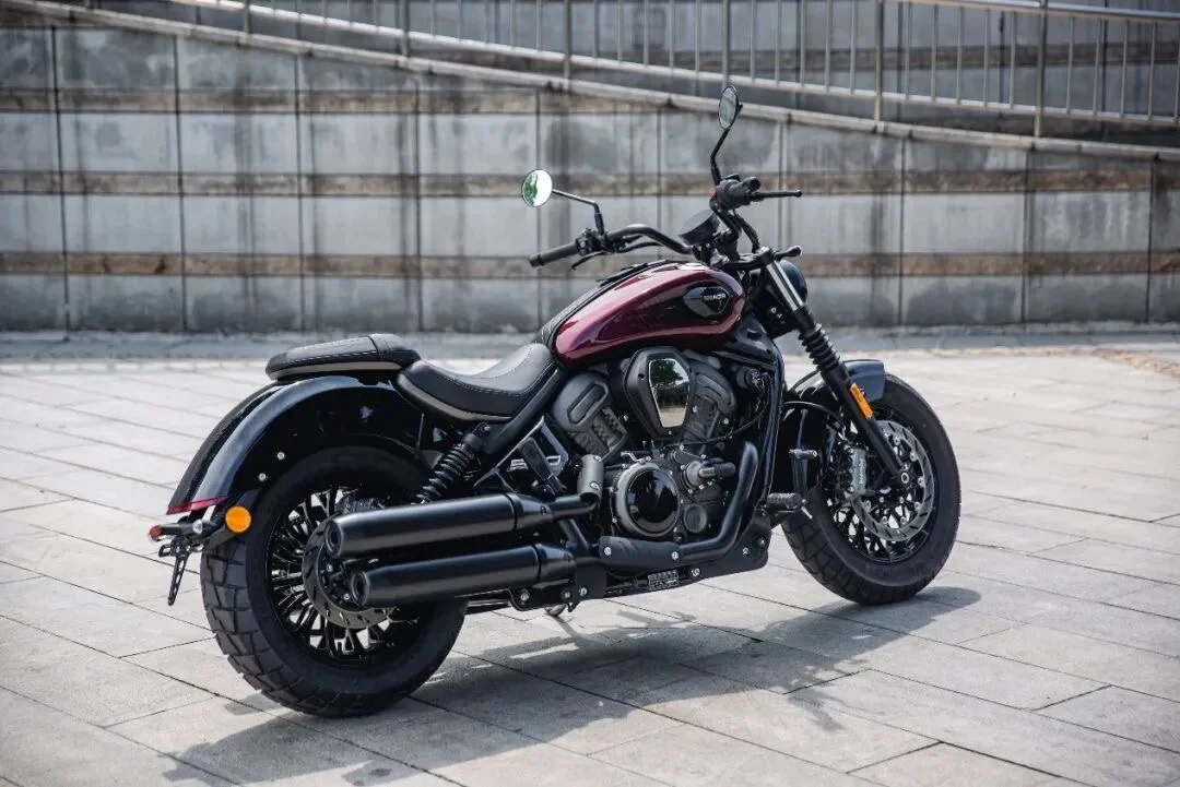 复古的颜色?黑旗950试驾体验