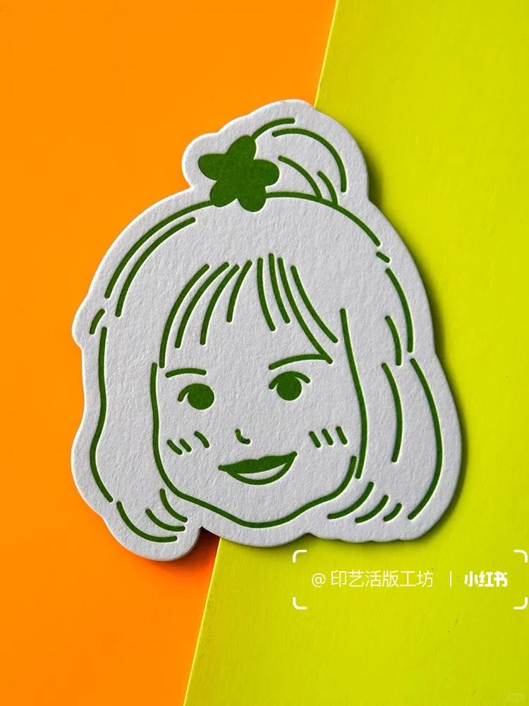 一张张凹凸有致的杯垫小卡片～～