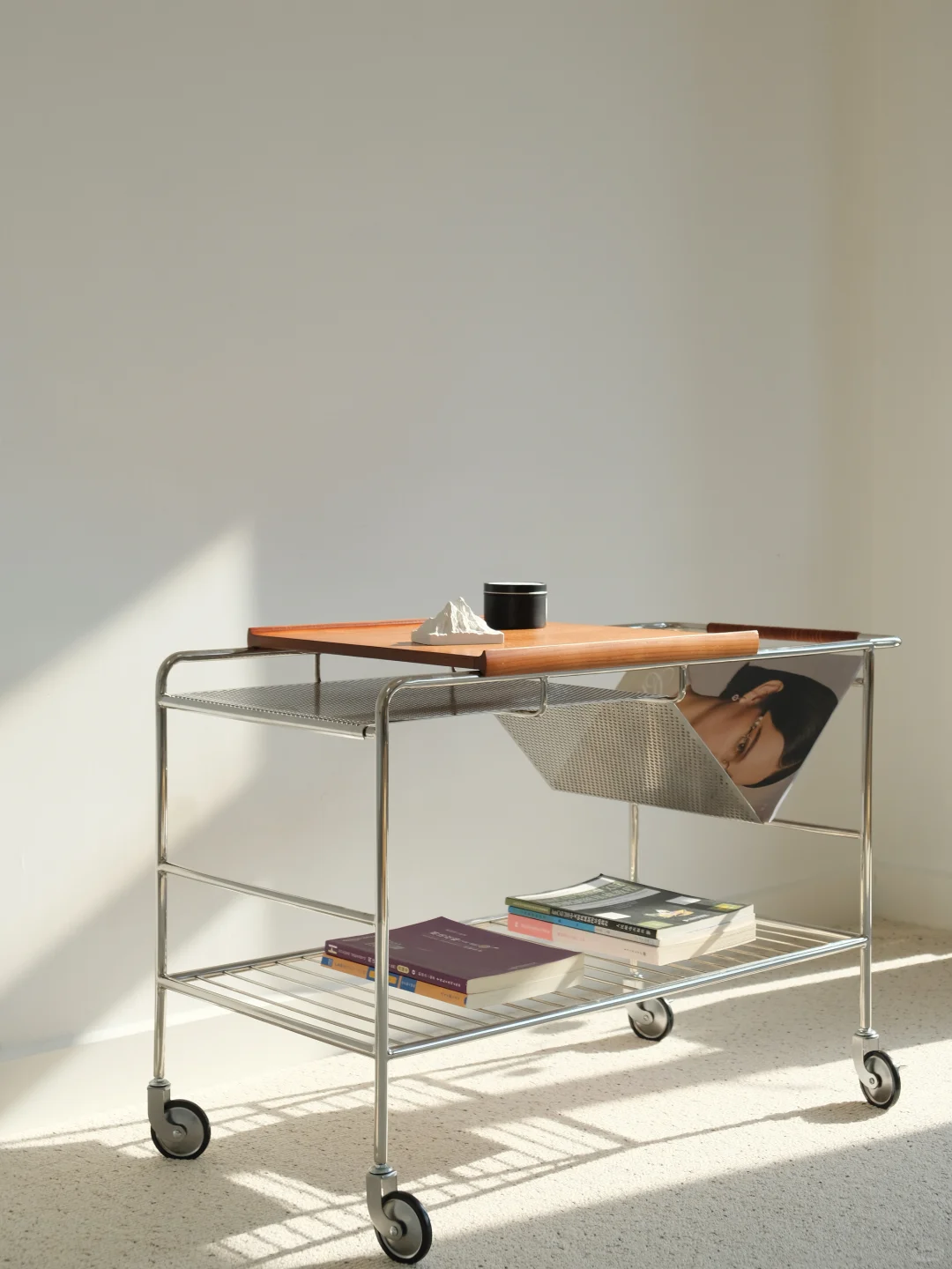 一台美丽且实用的小推车置物架边几