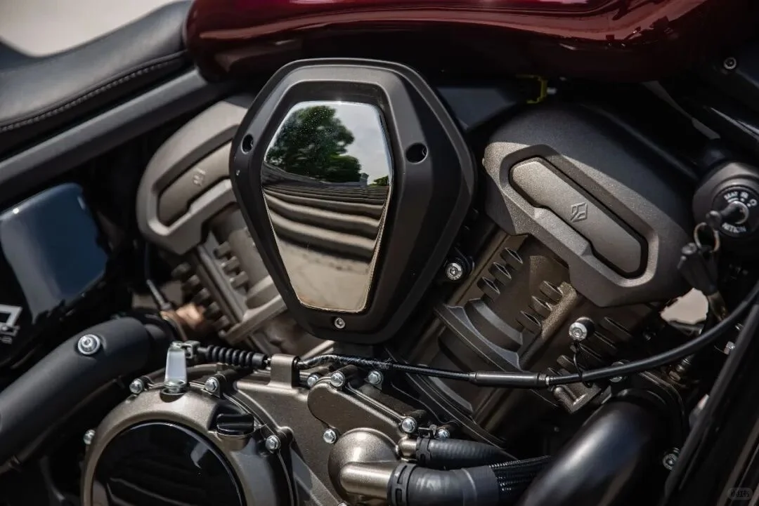 复古的颜色?黑旗950试驾体验