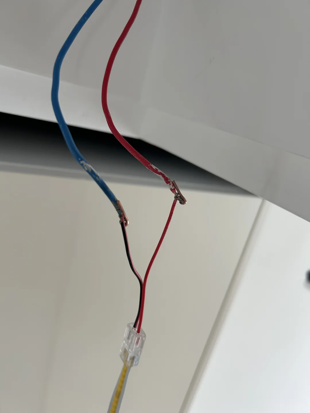 如何在吊顶上安装灯带