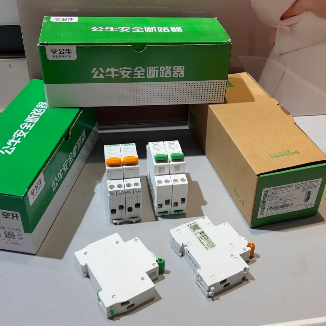 静态对比公牛VS施耐德断路器