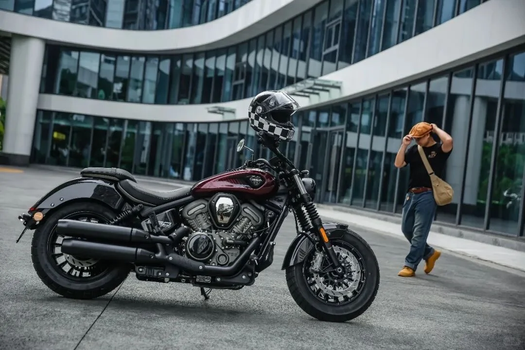 复古的颜色?黑旗950试驾体验