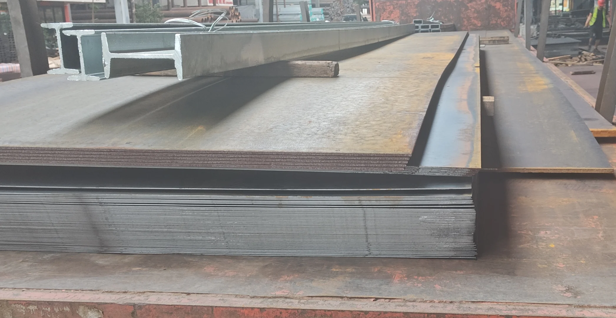 佛山乐从钢铁世界钢材批发