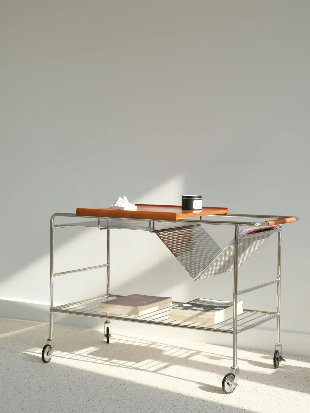 一台美丽且实用的小推车置物架边几