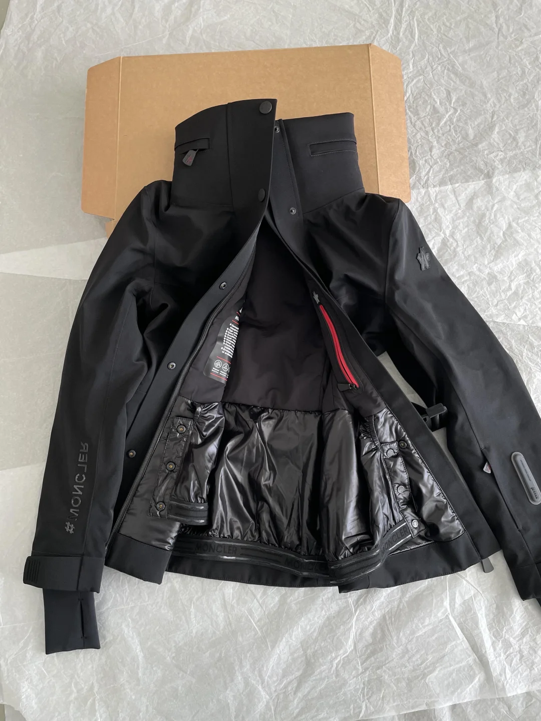 买到喜欢的滑雪服了！