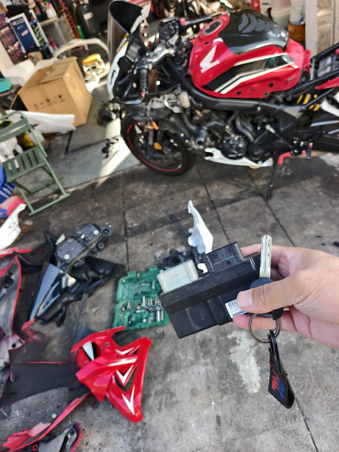 全南京摩托车配钥匙，本田cbr650更换ecu