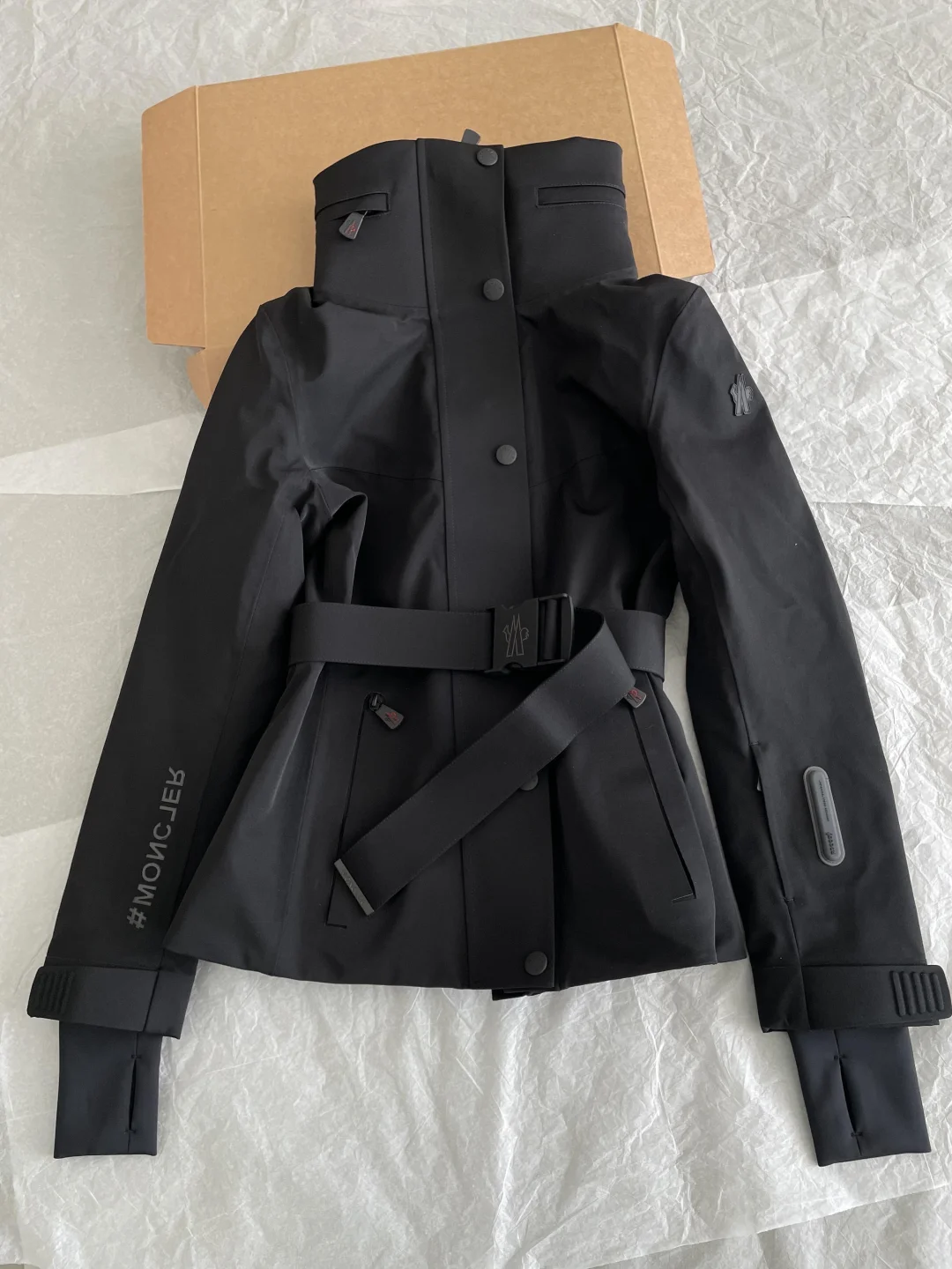 买到喜欢的滑雪服了！