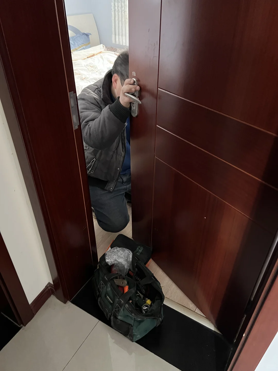 专业维修还得是五金店！