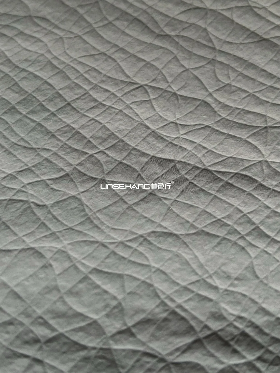 「官窑裂纹」入侵机能圈！褶皱灰调封神2025?