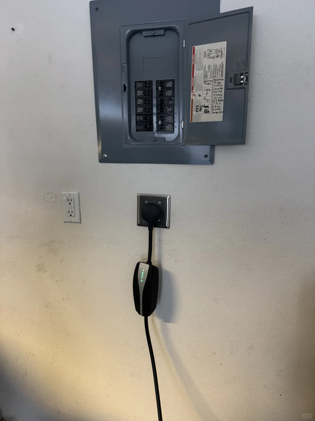 洛杉矶东谷安装特斯拉充电用240V插座