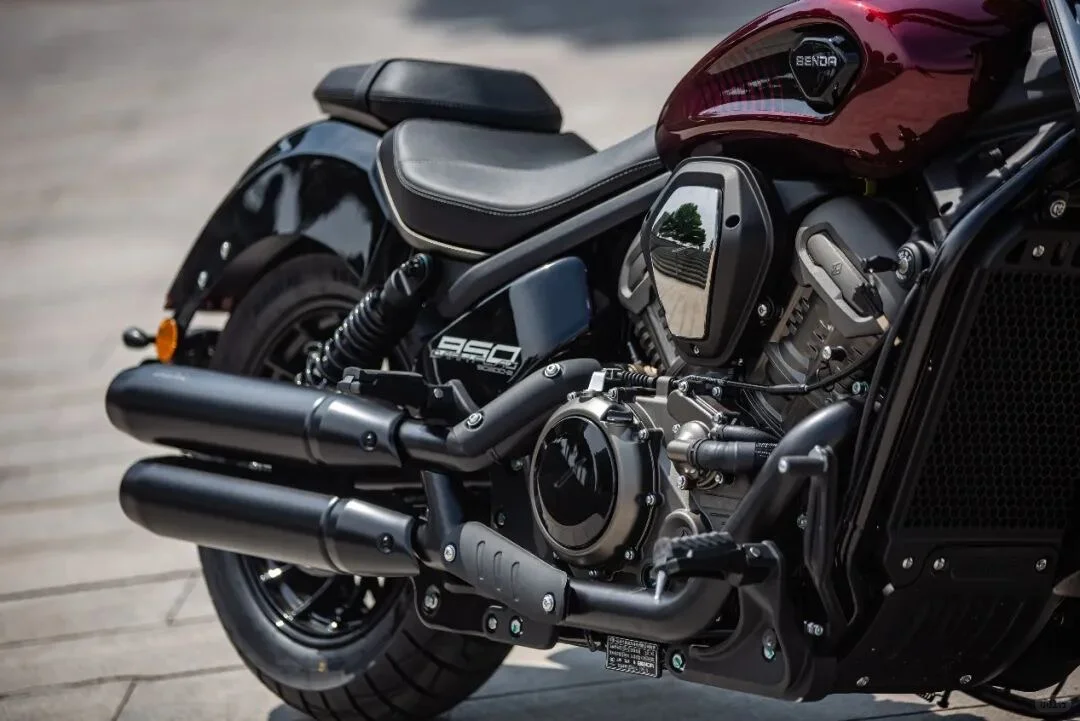 复古的颜色?黑旗950试驾体验