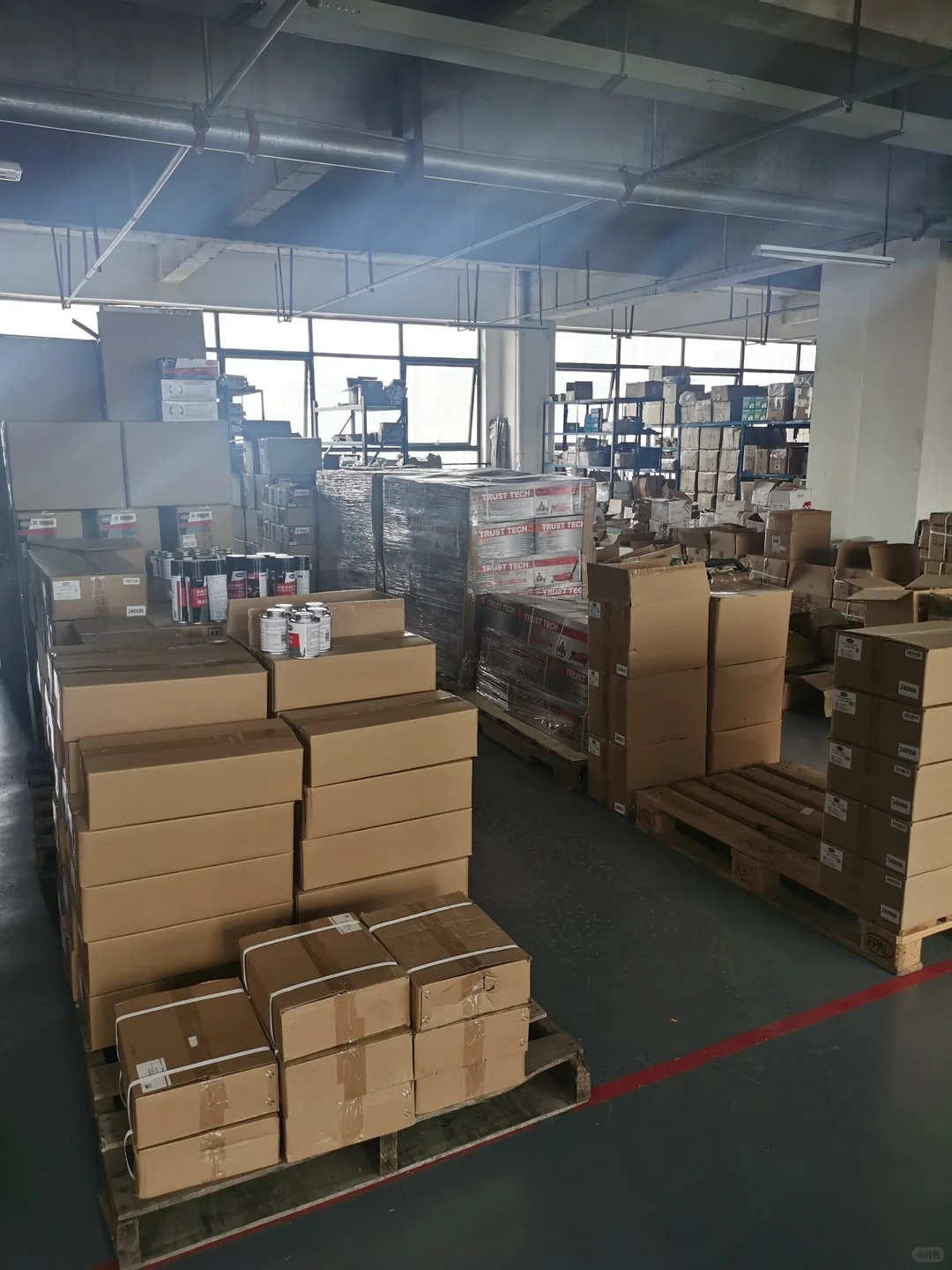 仓库各种五金设备,五金建材批发,欢迎咨询