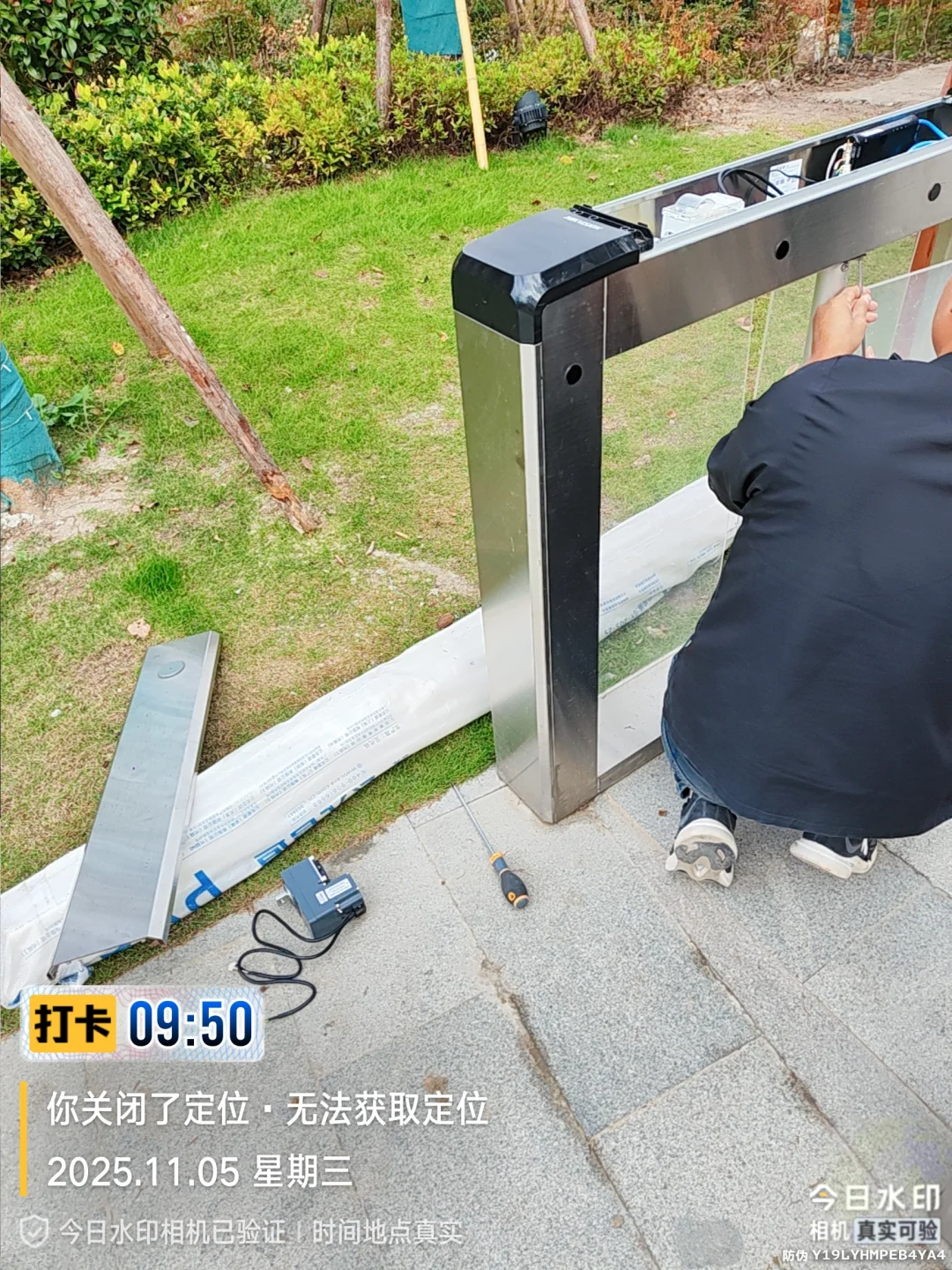 人行通道闸系统安装实录