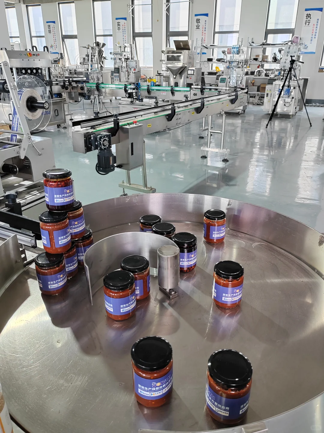 这样的酱料灌装机你需要吗！！！