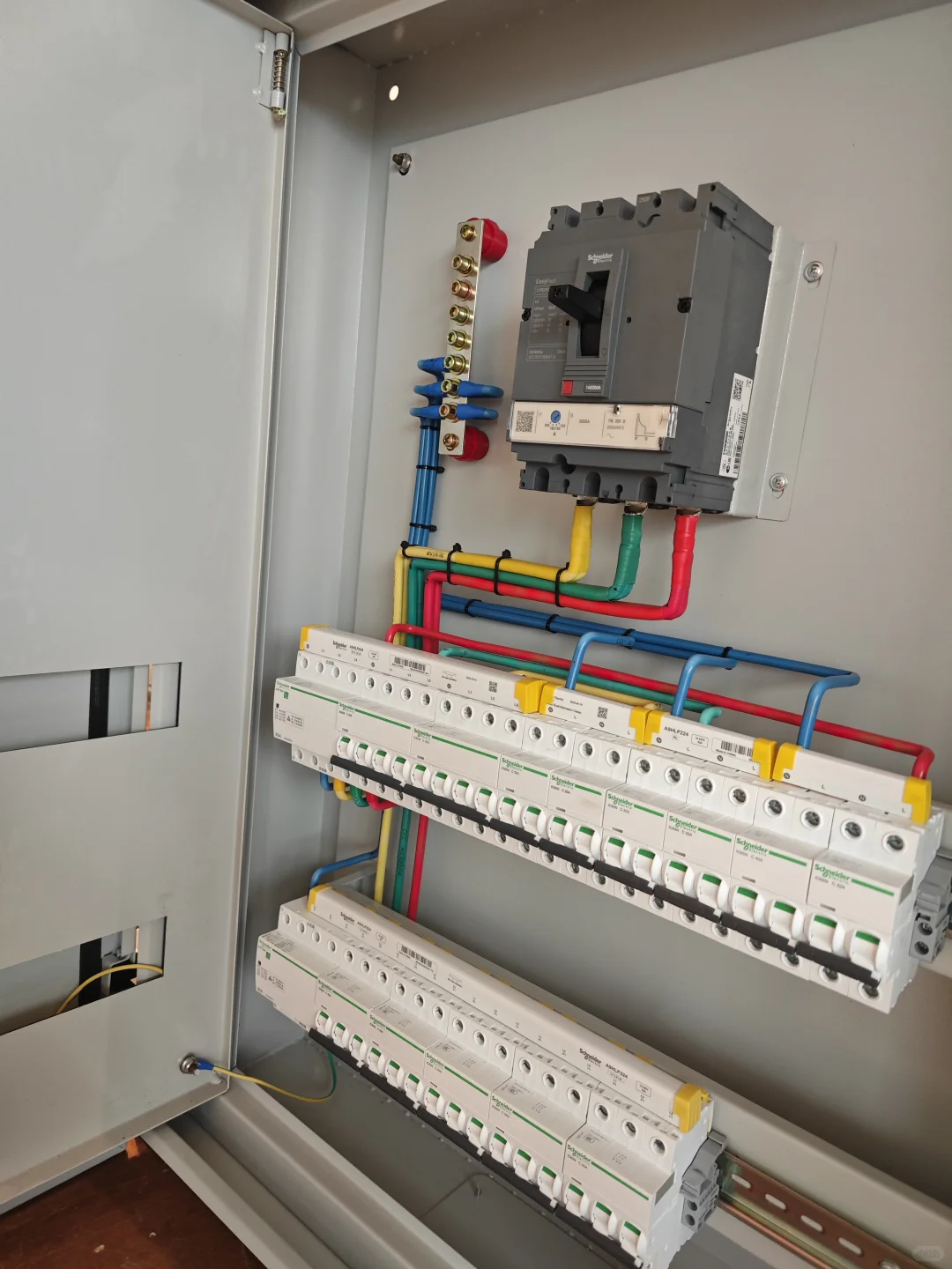 南通五层别墅配电线路与组装