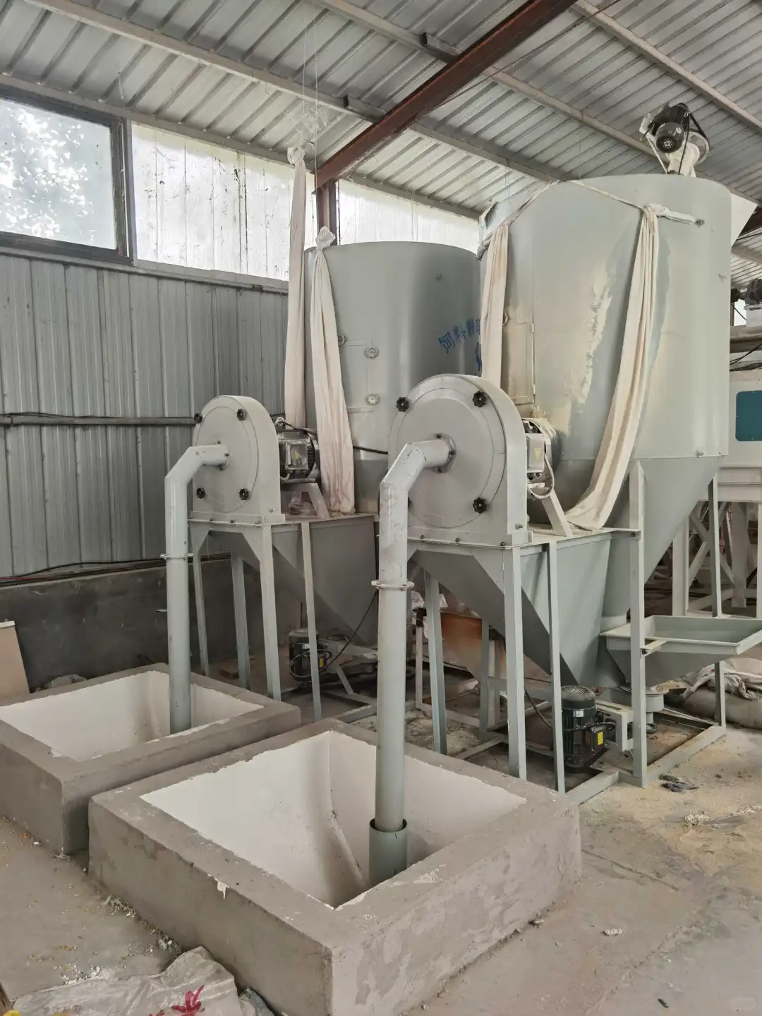 全自动颗粒饲料生产线从粉碎到包装一机搞定