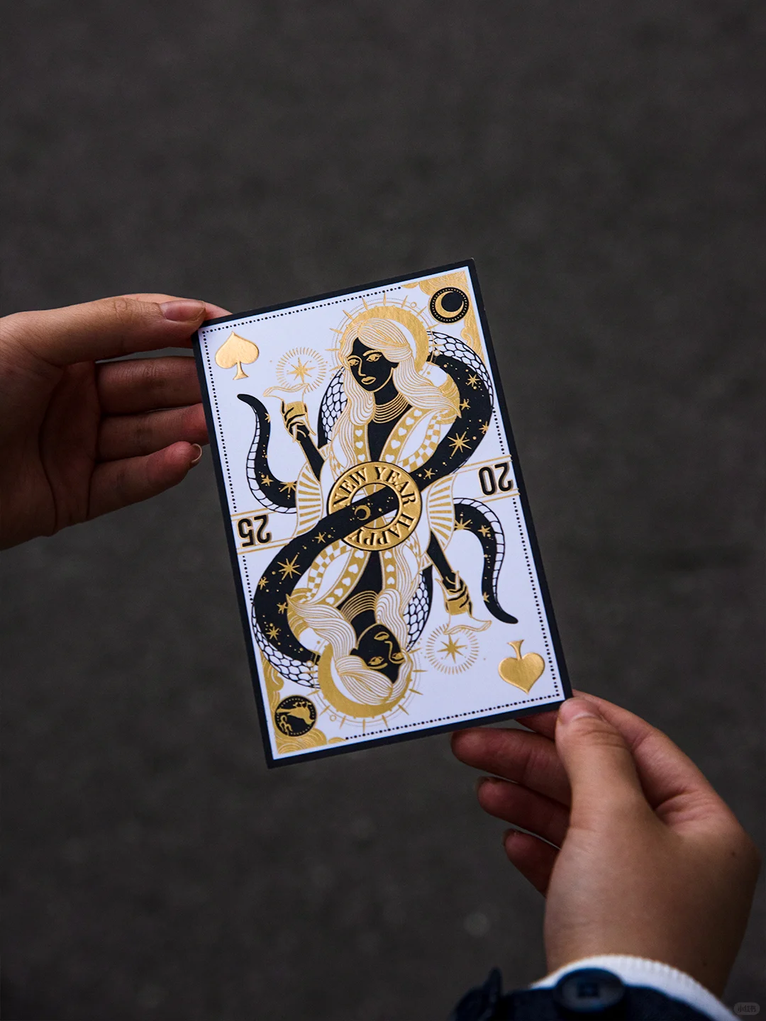 一张工艺满满的精美小卡