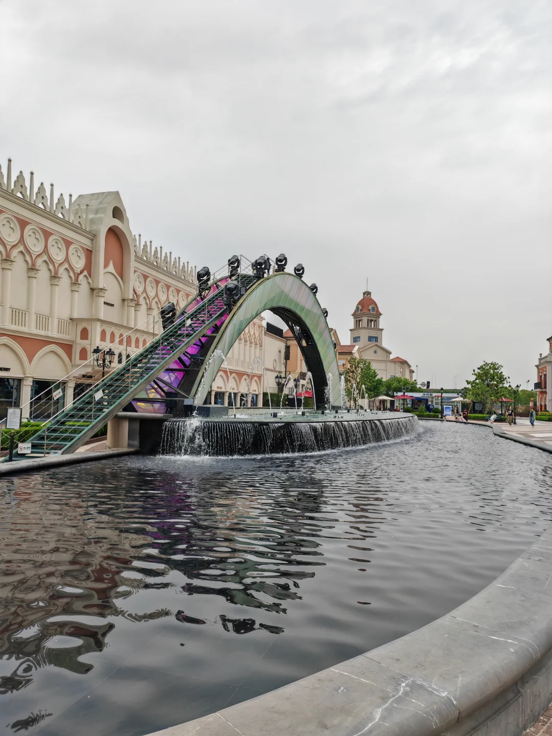 建在海边的研发中心，是浪费还是浪漫？
