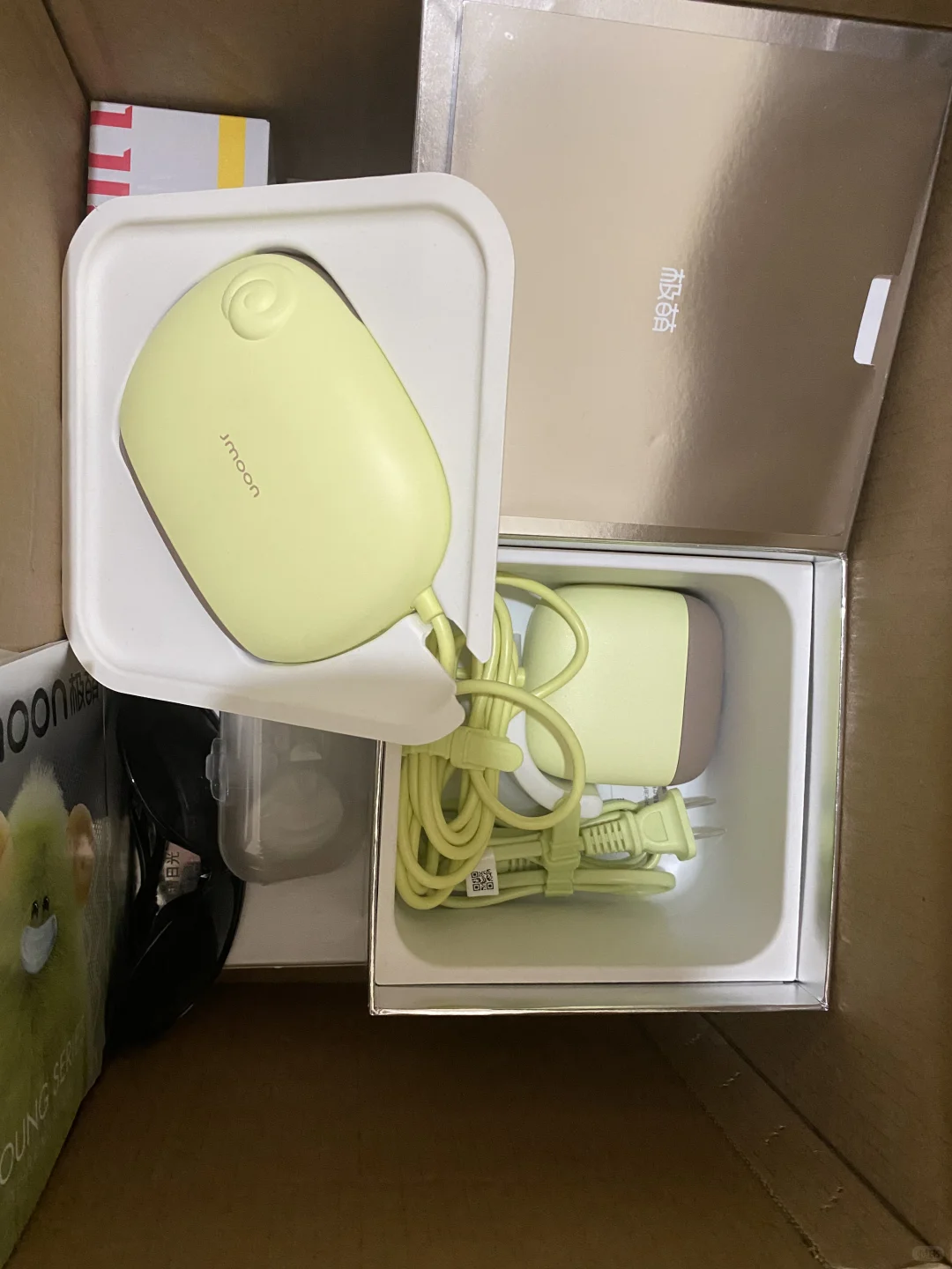 出极萌脱毛仪，几乎全新，价格便宜，赠品多