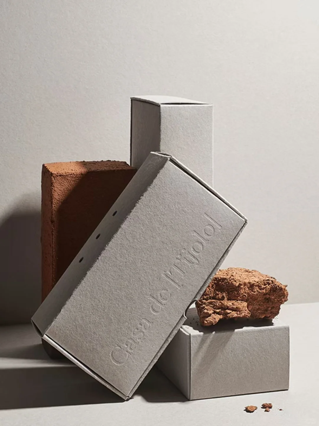 装在砖头里的艺术感，质感营造|画册包装