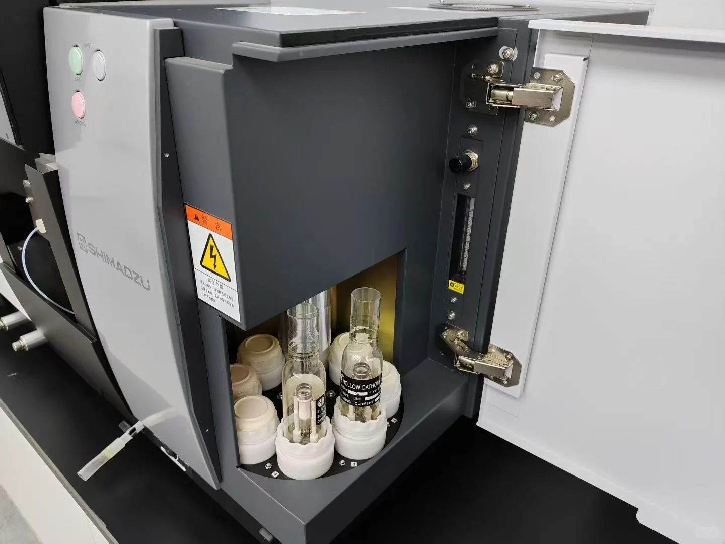 我的实验室「电子新娘」:岛津6880