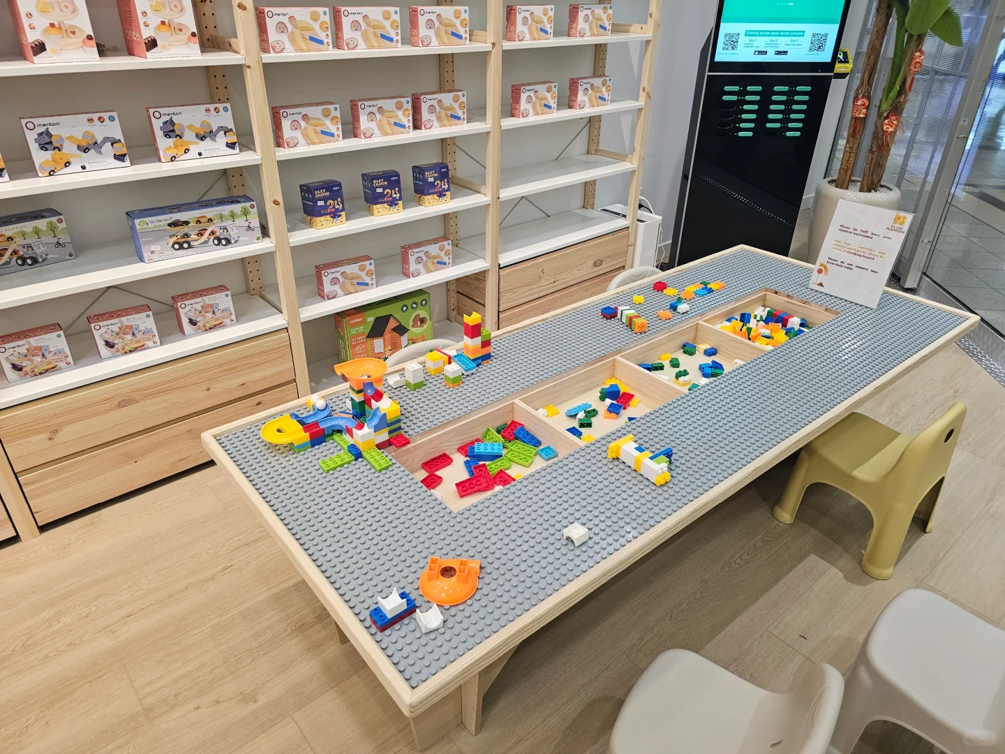 ??Richmond玩具体验馆敲敲敲恐龙