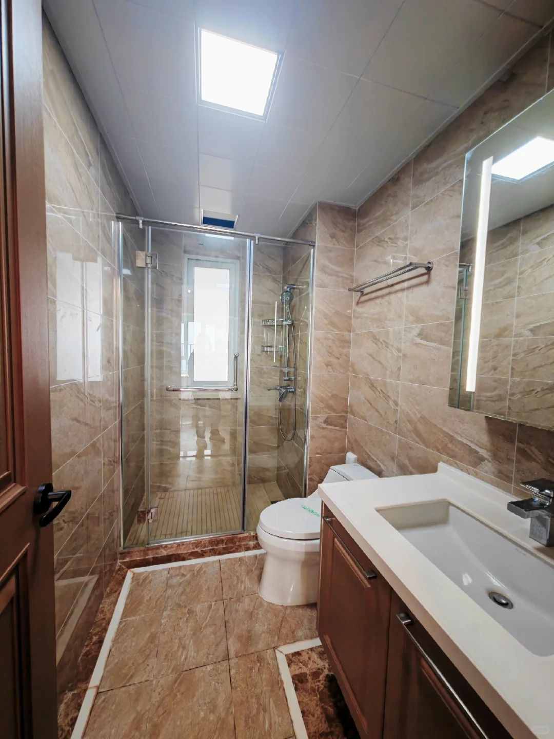 白沙洲白沙六路三居室?2200?免押月付