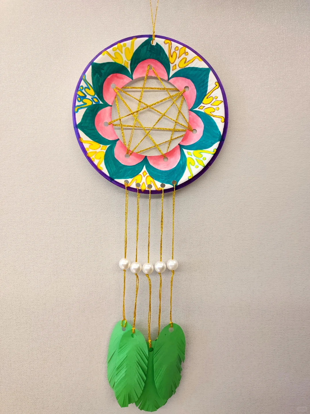 幼儿园秋天编织区环创｜毛线创意编织捕梦网