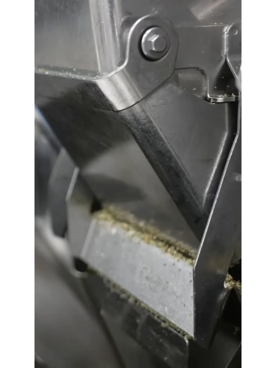 全自动薯片包装机告别人工手工包装