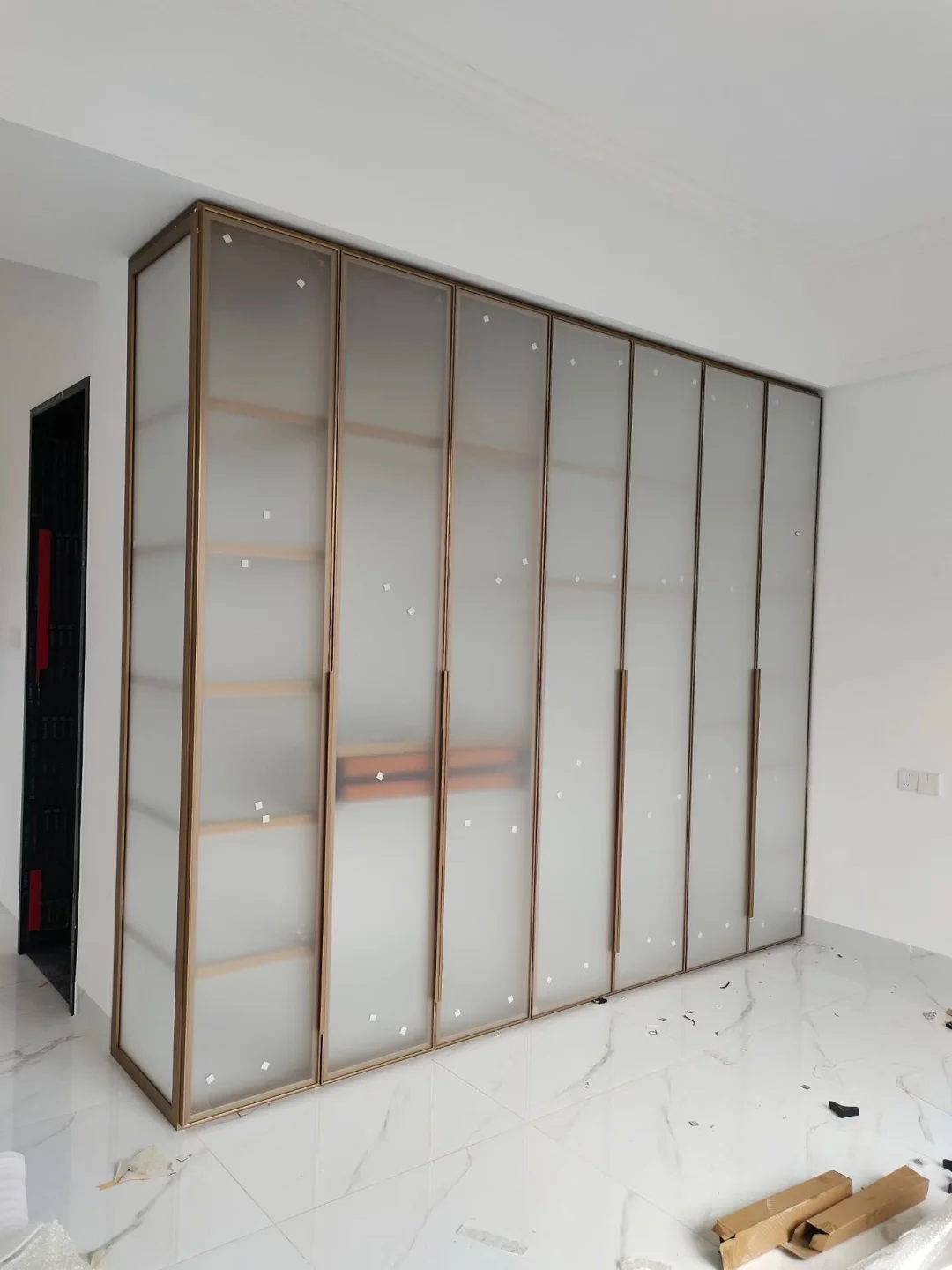 磨砂铝合金衣柜