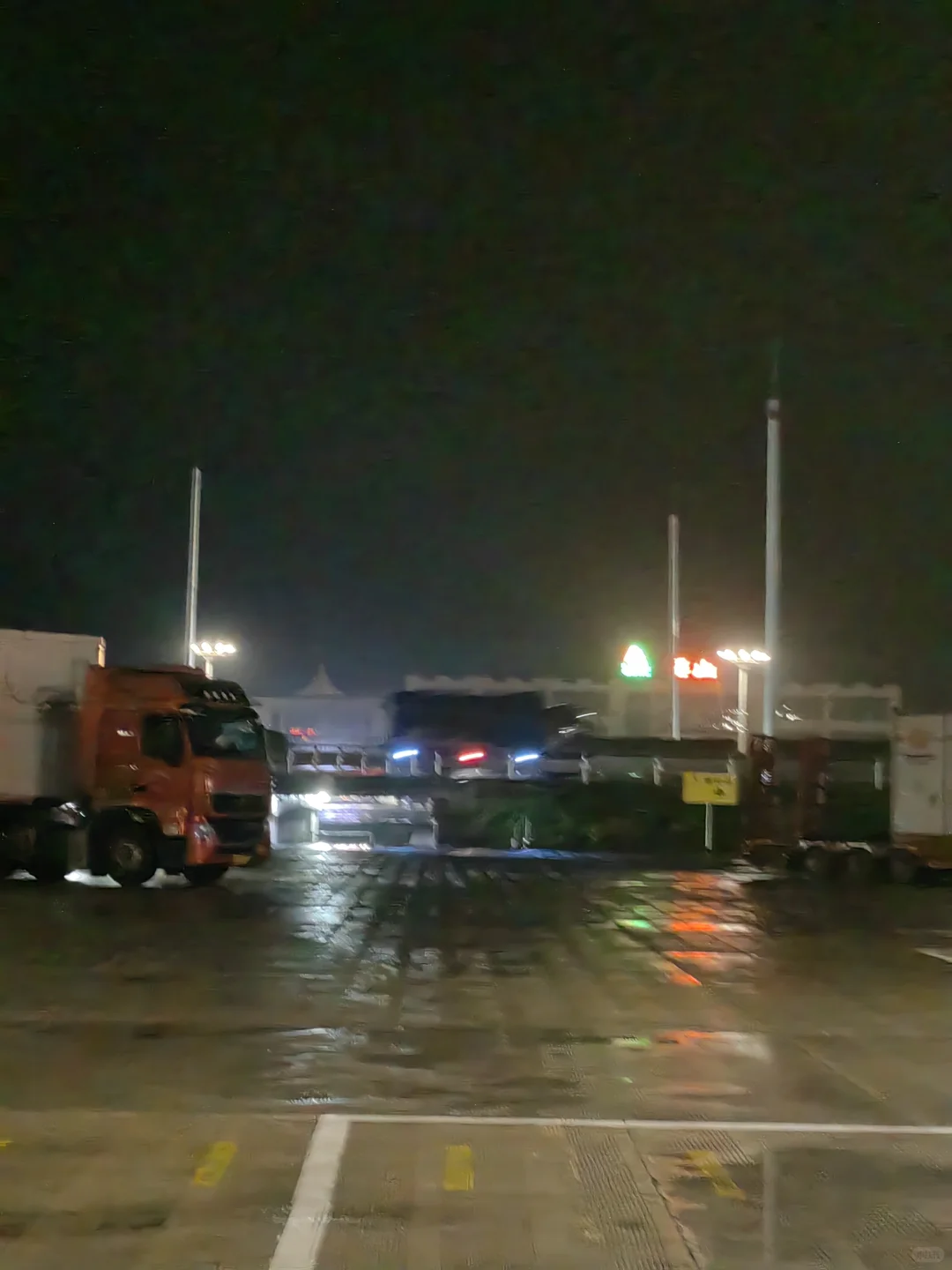 山东菏泽梁山高速服务区有点意思