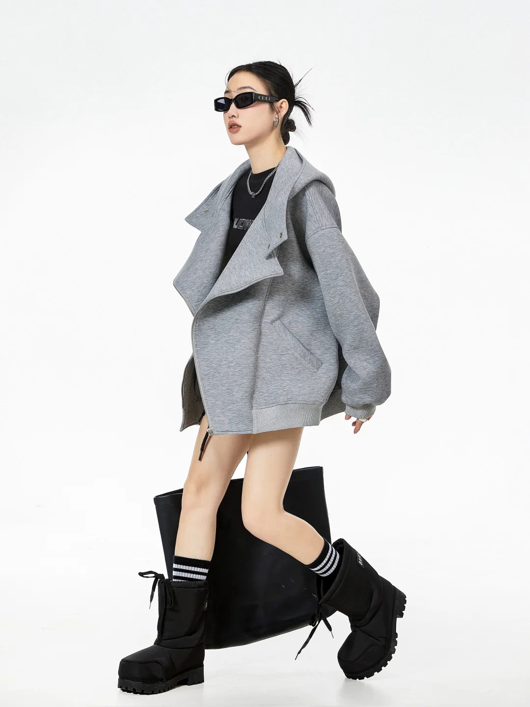 早秋不费力松弛感look?不对称门襟卫衣开衫