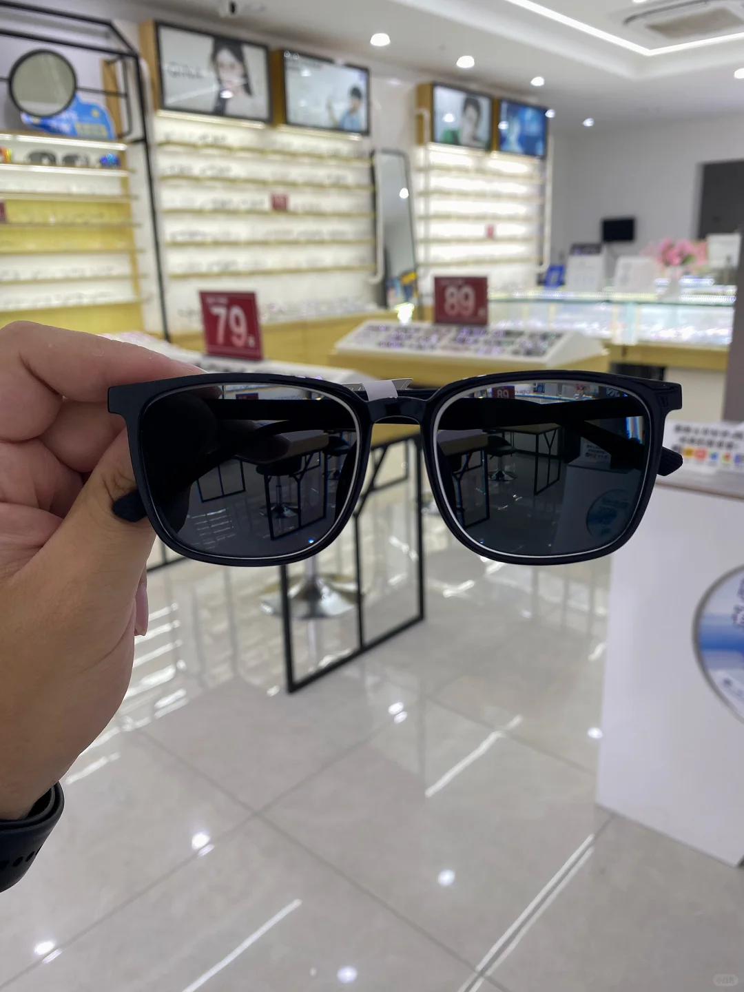 一家专门做变色镜片20年的国产镜片企业