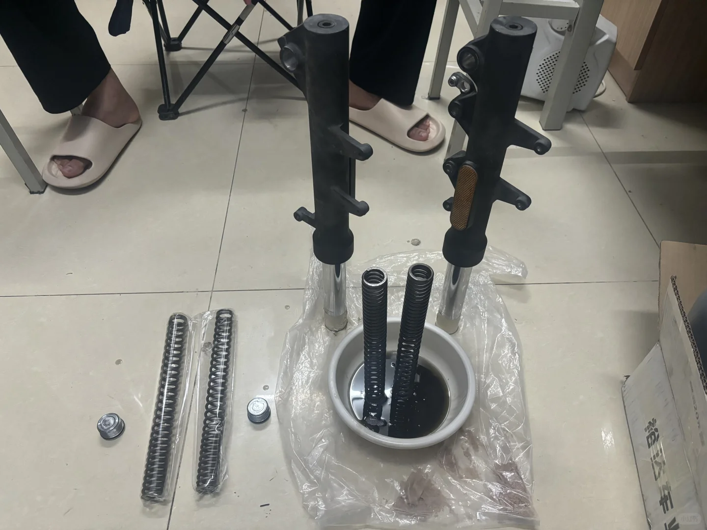 无极SR250GT。自己更换前减震弹簧