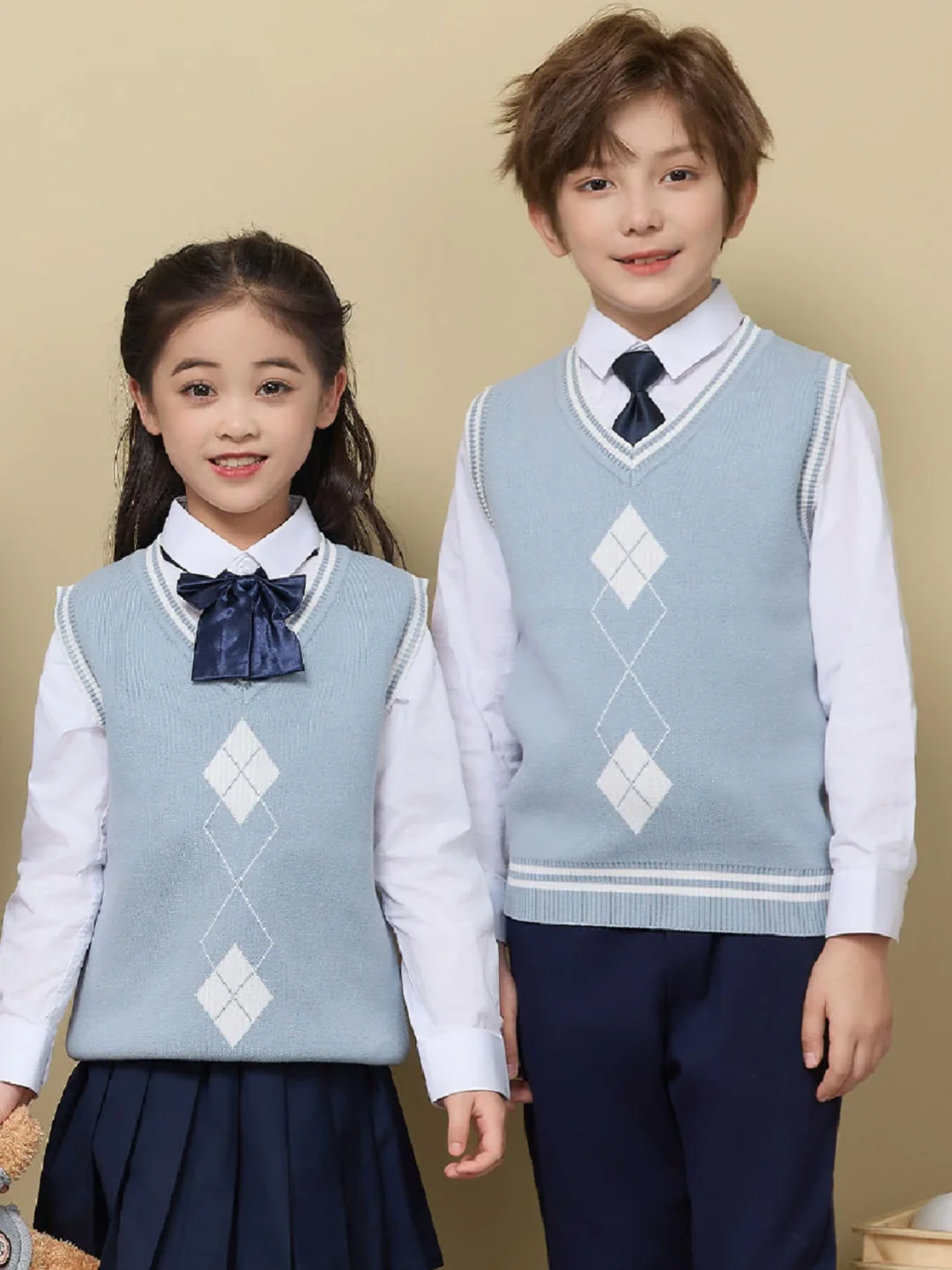 看看贵族学校都穿的英伦风套装