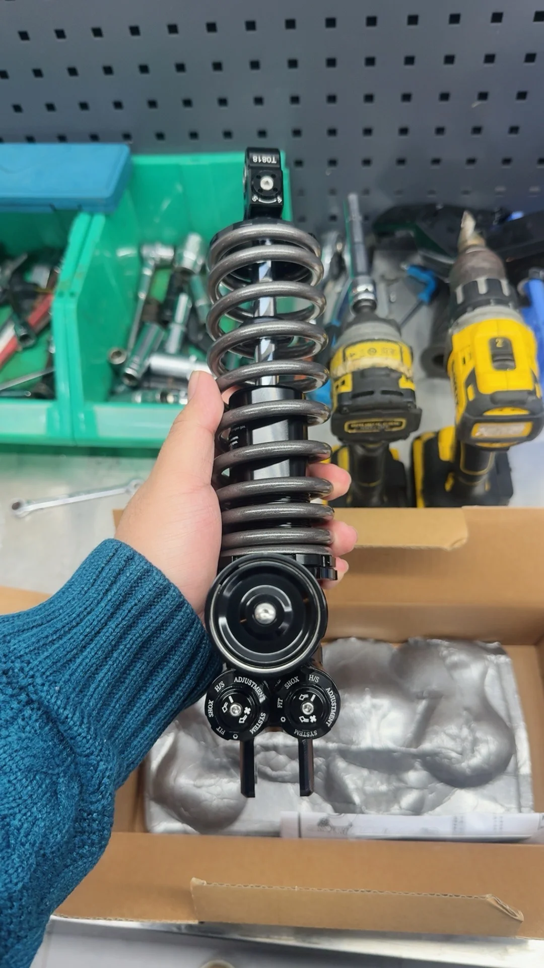 极核AE7更换后减震