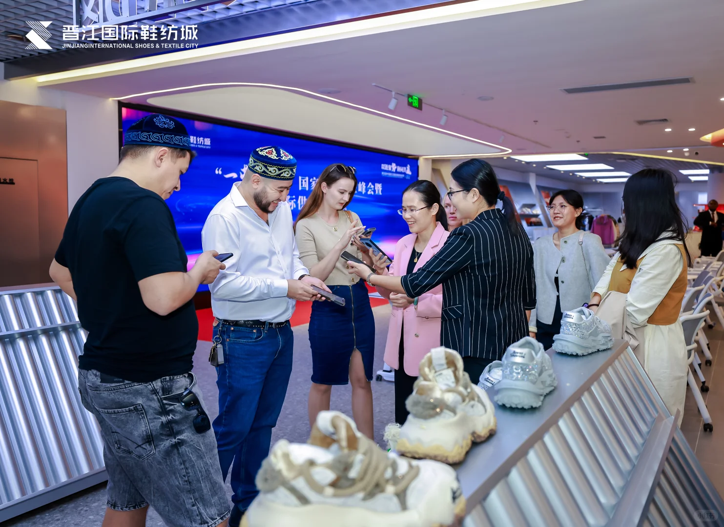 晋江国际鞋材采购会英语翻译