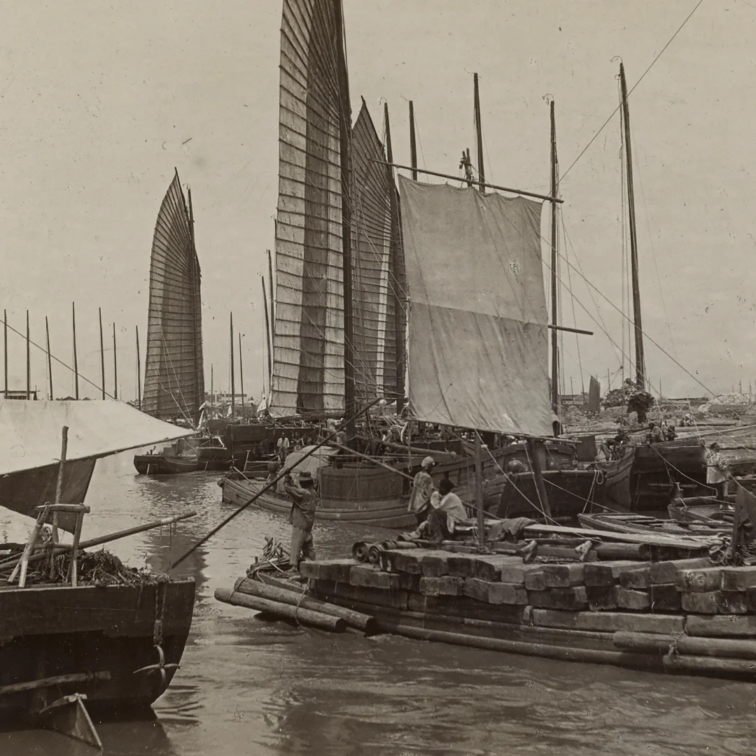 古老的水上帆船