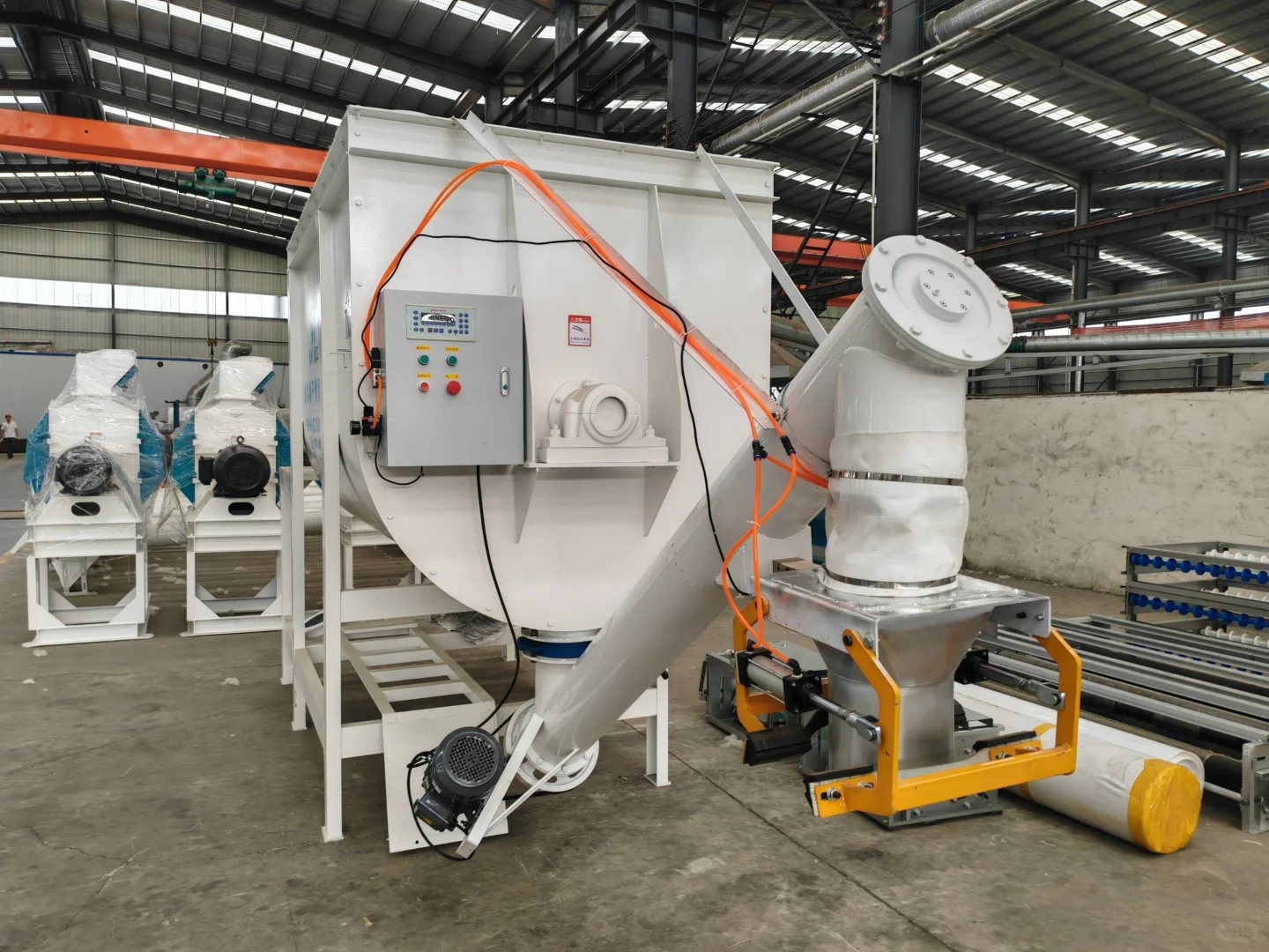 高效节能：新型自动装袋机与灌装机的特点