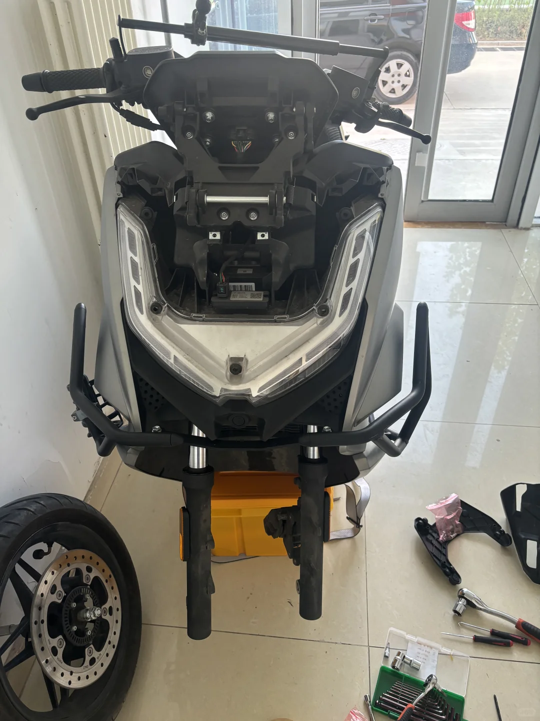 无极SR250GT。自己更换前减震弹簧