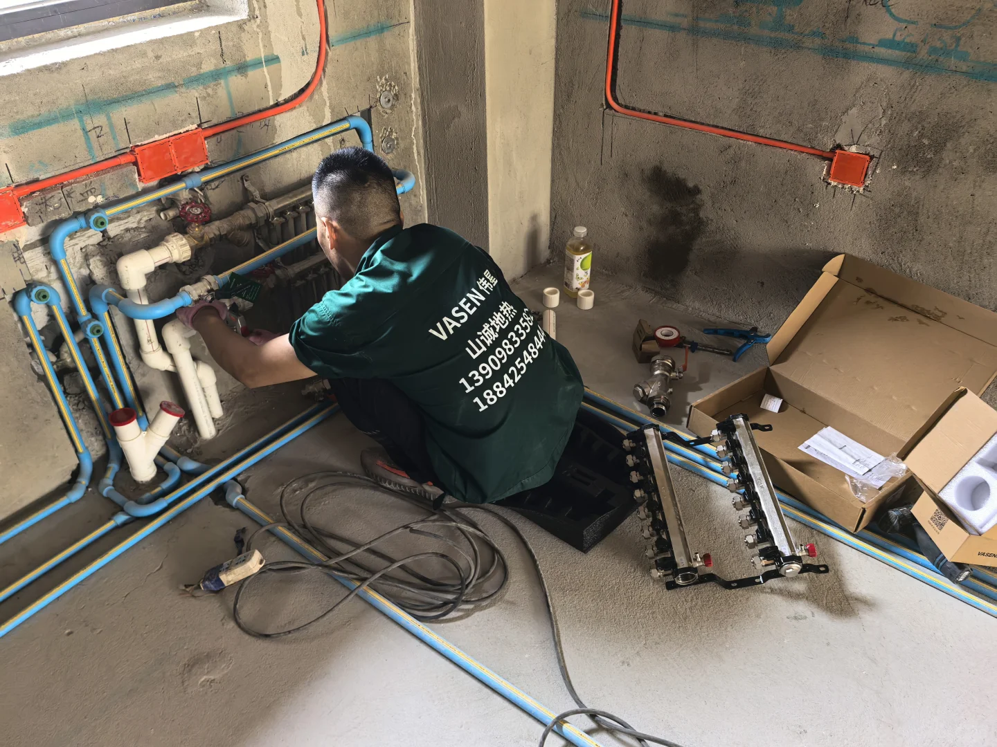 更换伟星大流量分集水器及进回水总阀