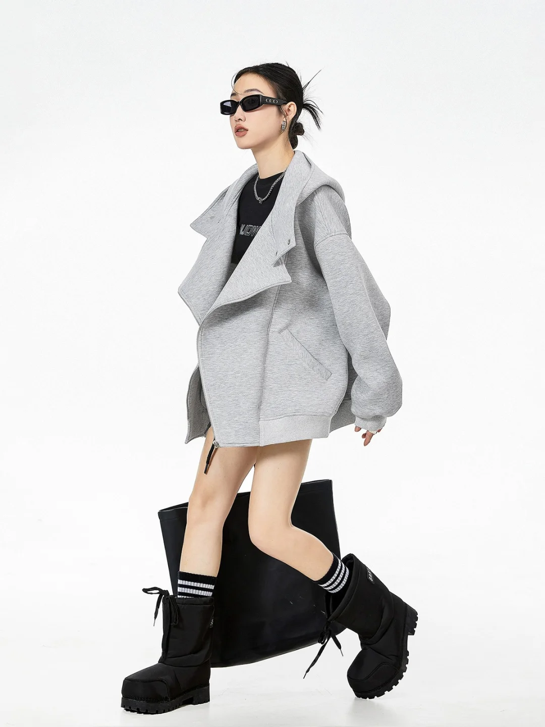 早秋通勤穿搭?设计感解构空气层卫衣开衫！