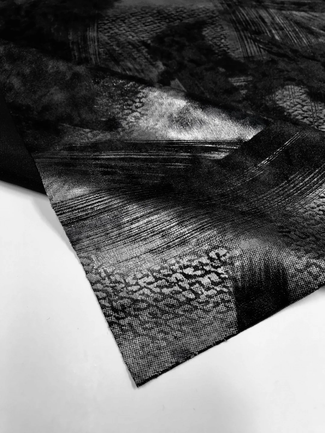 丝绒烫印面料｜暗黑潮 金属风