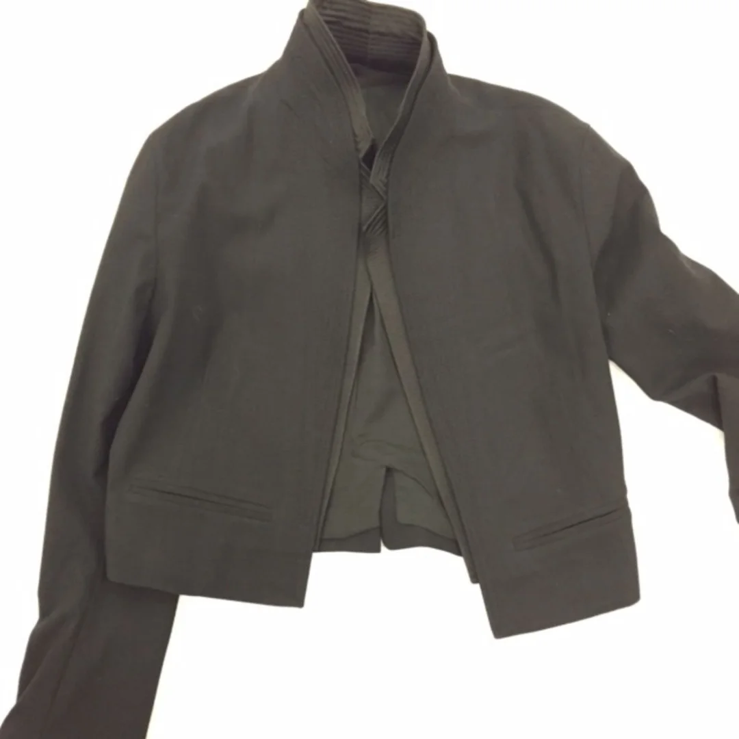 审美积累｜解构 不对称 造型领 外套