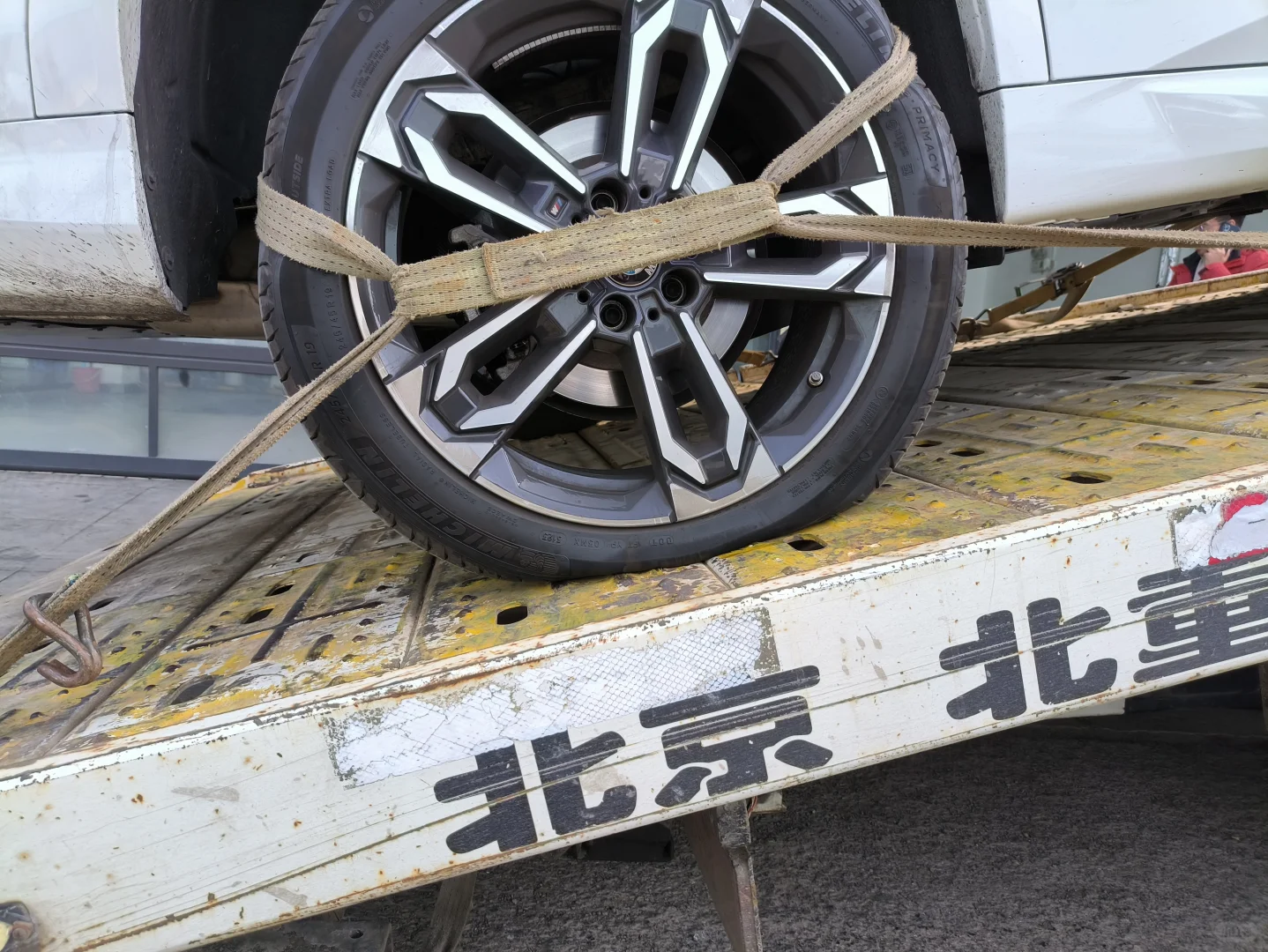 高速爆胎 喜提张家口半日游