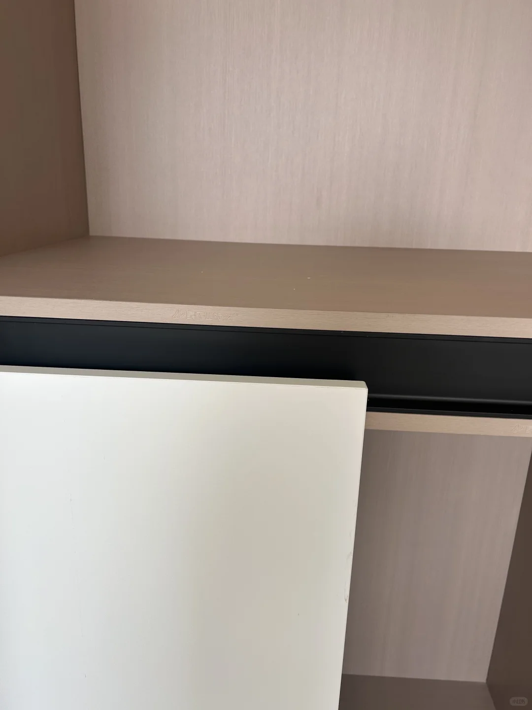 来啦！你们想看的免拉手分段式衣柜