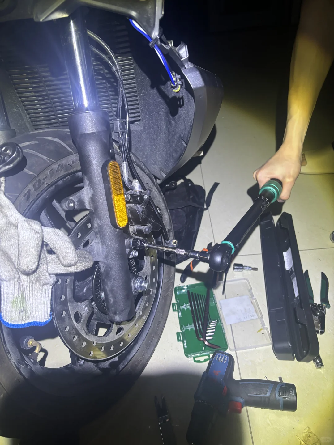 无极SR250GT。自己更换前减震弹簧