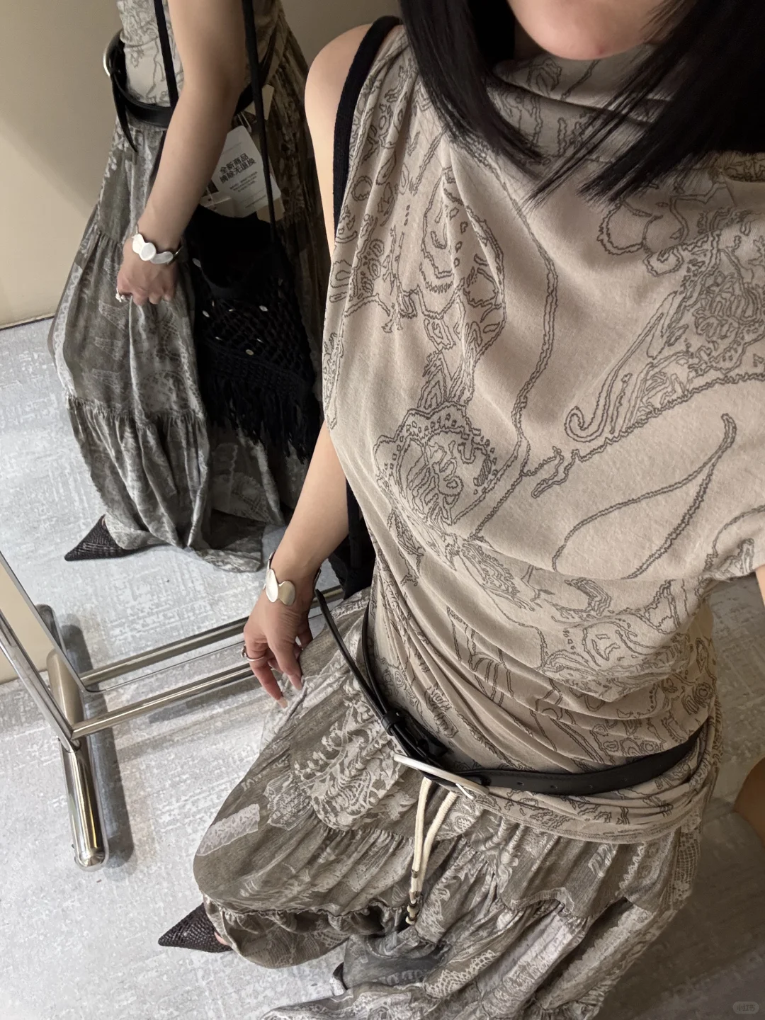 RODERIC WONG｜不规则斜肩印花造型上衣